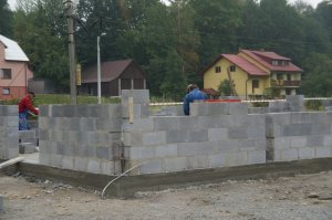budowa murów